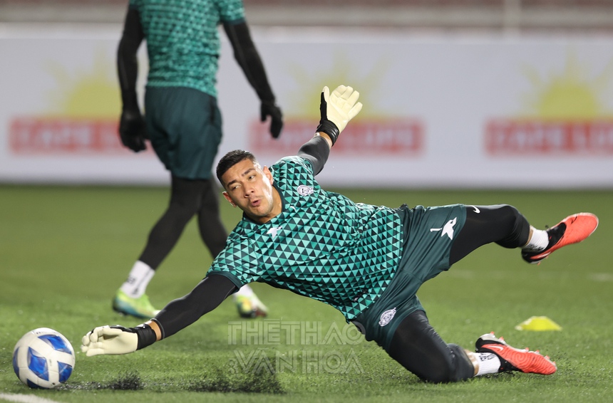 Tin nóng bóng đá Việt sáng 16/11: Văn Toàn xin lời khuyên từ Công Phượng, HLV Troussier 'truyền lửa' cho cầu thủ - Ảnh 5.