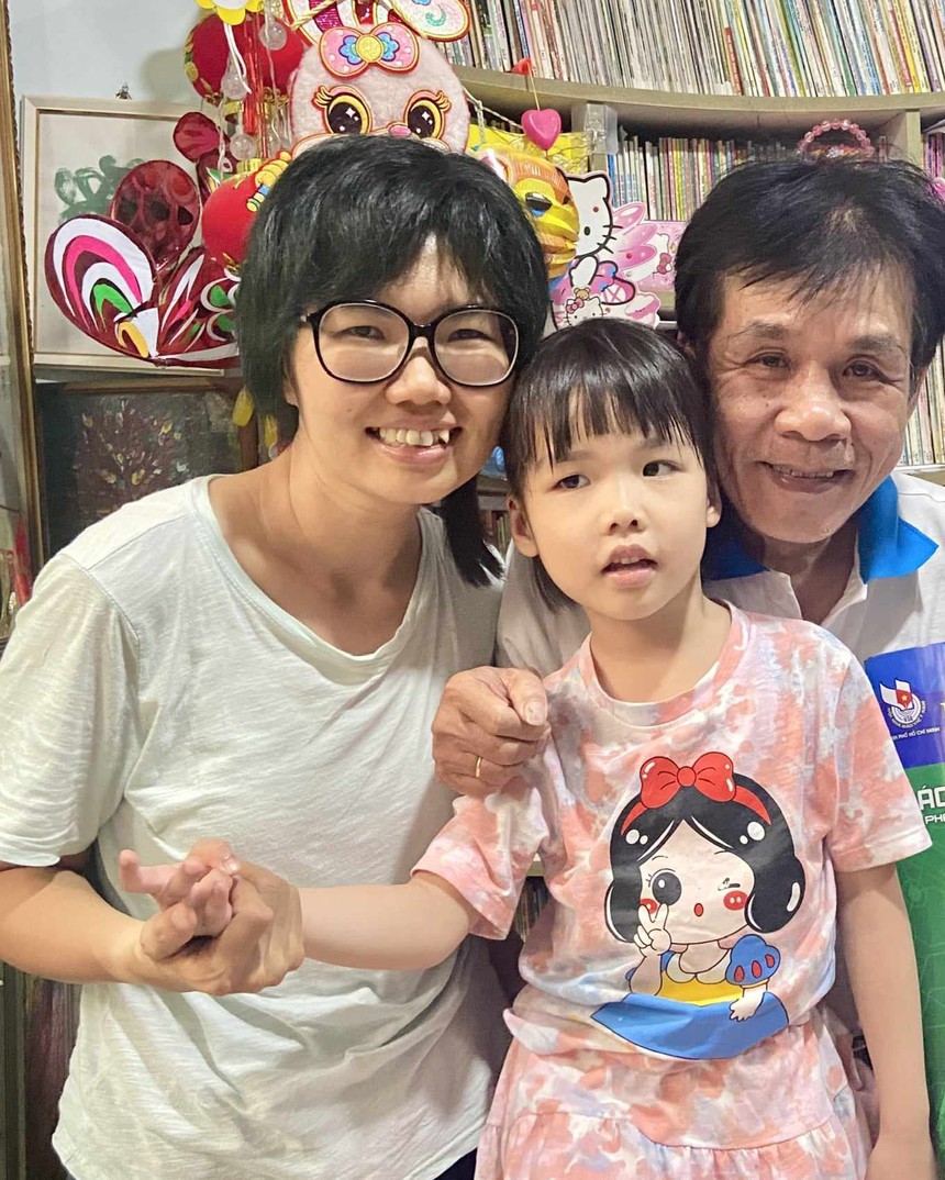 Nhà thơ Lê Minh Quốc: 'Viết là mạnh dạn trình bày lại những điều đã học' - Ảnh 8.