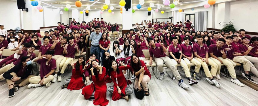 Nhà thơ Lê Minh Quốc: 'Viết là mạnh dạn trình bày lại những điều đã học' - Ảnh 9.