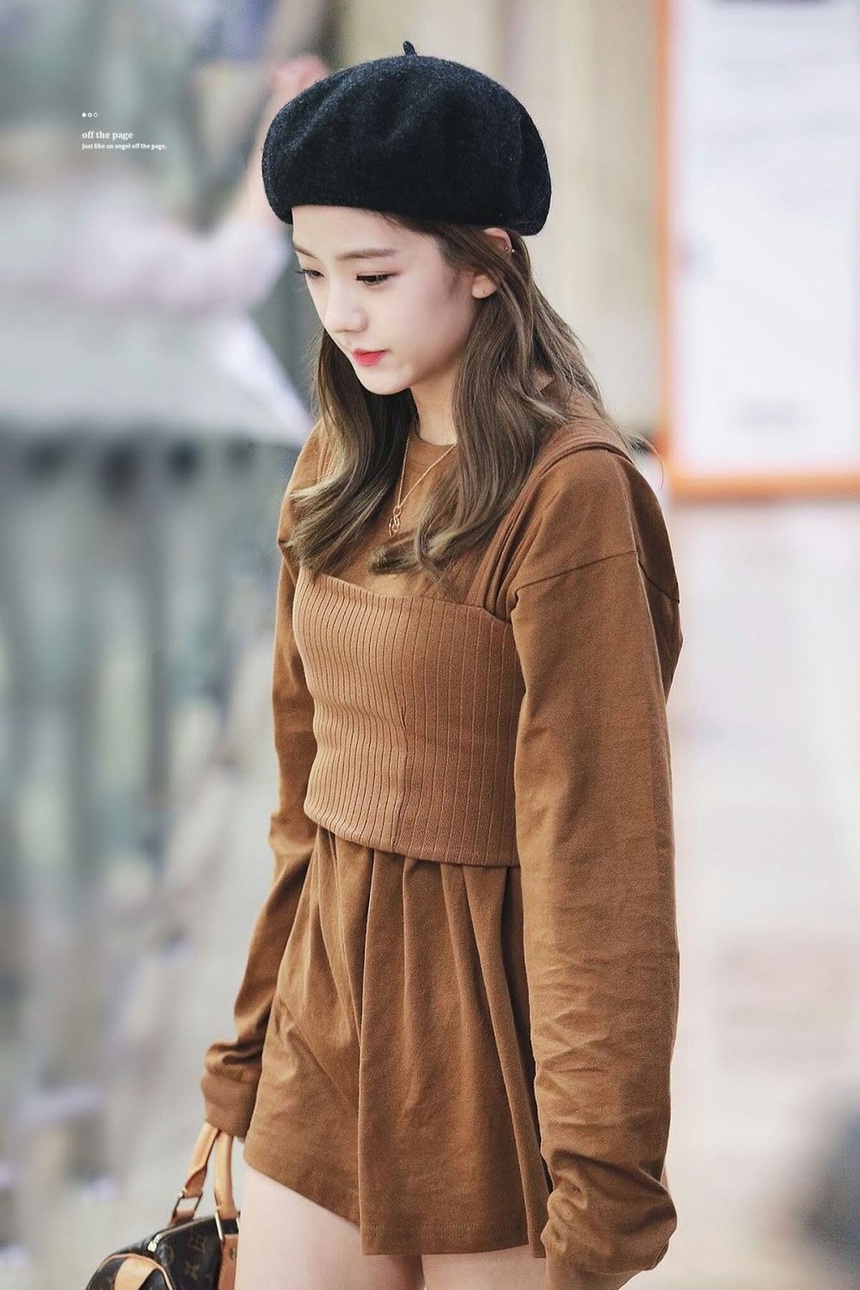 Jisoo Blackpink và phong cách mùa Thu tuyệt đỉnh - Ảnh 1. Jisoo Blackpink và phong cách mùa Thu tuyệt đỉnh - Ảnh 1.