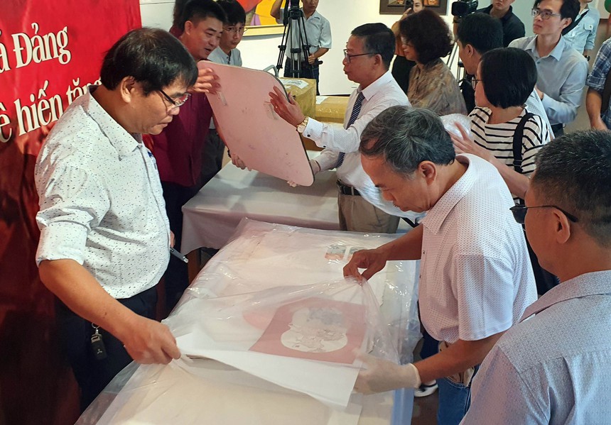 Tiếp nhận bộ sưu tập các tác phẩm của họa sĩ Lê Bá Đảng - Ảnh 2.