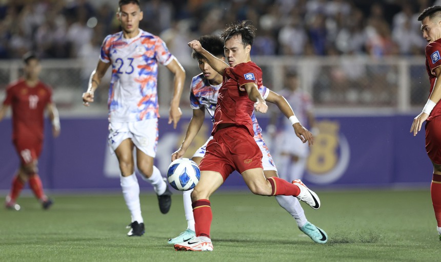 VTV5 trực tiếp bóng đá Việt Nam (1-0) Philippines: Văn Toàn mở tỷ số - Ảnh 12. VTV5 trực tiếp bóng đá Việt Nam (1-0) Philippines: Văn Toàn mở tỷ số - Ảnh 12.