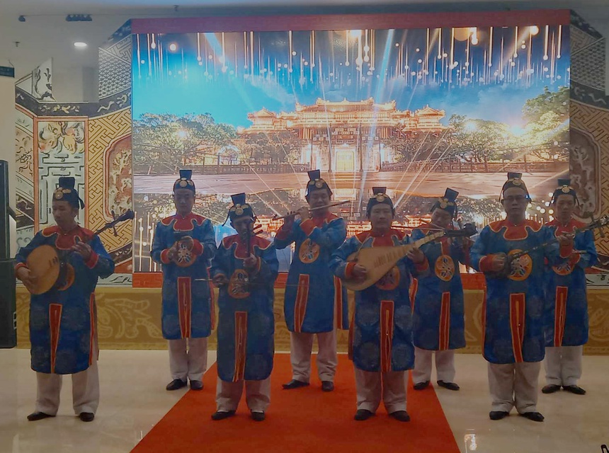 Khai mạc trưng bày 'Châu bản triều Nguyễn - Ký ức một triều đại' - Ảnh 1. Khai mạc trưng bày 'Châu bản triều Nguyễn - Ký ức một triều đại' - Ảnh 1.