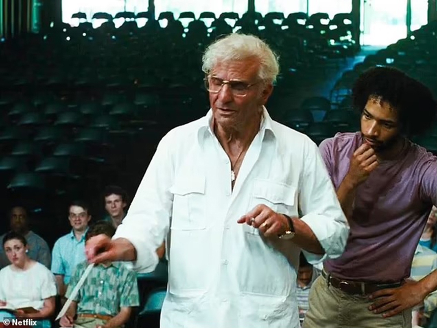 Bradley Cooper dành 6 năm để học cách chỉ huy cho 6 phút âm nhạc trong phim 'Maestro' - Ảnh 1.