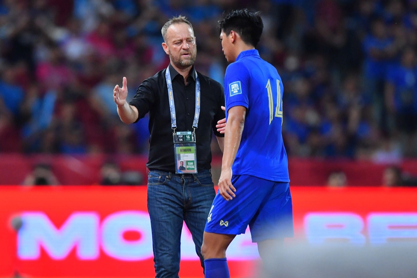 Nội bộ lủng củng, HLV Polking đối diện nguy cơ bị Thái Lan sa thải sớm - Ảnh 2.