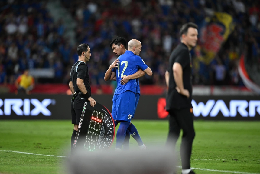 ĐT Thái Lan nhận thêm 2 tin xấu sau trận thua ngược ĐT Trung Quốc, cơ hội đi tiếp càng giảm - Ảnh 3. ĐT Thái Lan nhận thêm 2 tin xấu sau trận thua ngược ĐT Trung Quốc, cơ hội đi tiếp càng giảm - Ảnh 3.