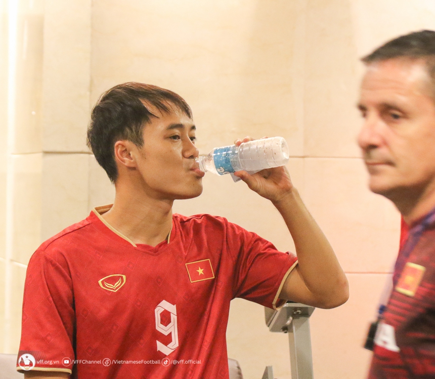 Văn Toàn  chỉ đau phần mềm, vẫn đá được trận gặp Iraq - Ảnh 2.