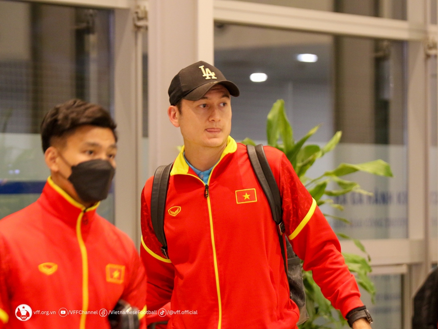 Về Hà Nội lúc rạng sáng, đội tuyển Việt Nam gấp rút chuẩn bị cho trận gặp Iraq - Ảnh 2.