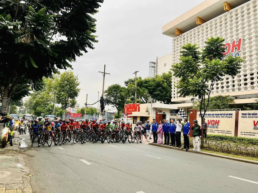 15 đội đua tưng bừng tranh tài chào mừng 83 năm ngày Nam Kỳ Khởi Nghĩa - Ảnh 1.