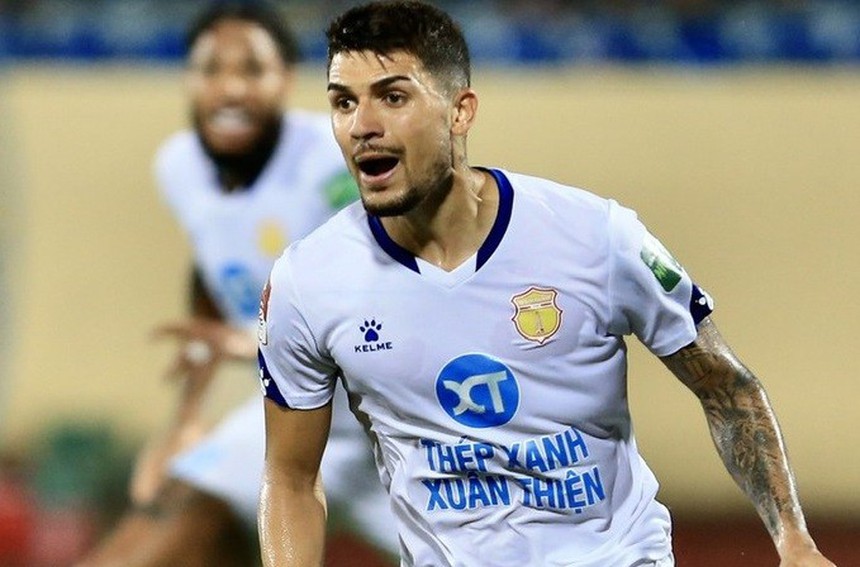 Ngoại Binh Nam Định lần thứ hai thổ lộ mong muốn cống hiến cho tuyển Việt Nam - Ảnh 2. Ngoại Binh Nam Định lần thứ hai thổ lộ mong muốn cống hiến cho tuyển Việt Nam - Ảnh 2.