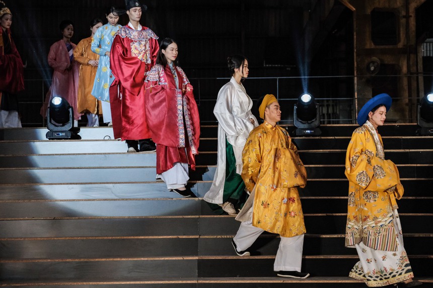 Thời trang cổ phục thu hút người trẻ - Ảnh 3.