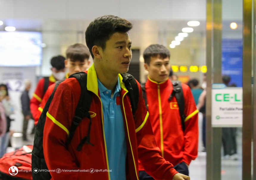 Đội tuyển Việt Nam rạng rỡ về nước sau trận thắng Philippines - Ảnh 12. Đội tuyển Việt Nam rạng rỡ về nước sau trận thắng Philippines - Ảnh 12.
