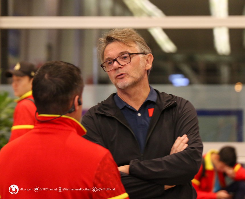 Đội tuyển Việt Nam rạng rỡ về nước sau trận thắng Philippines - Ảnh 4. Đội tuyển Việt Nam rạng rỡ về nước sau trận thắng Philippines - Ảnh 4.