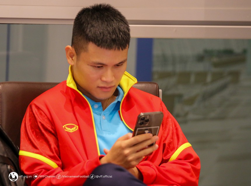 Đội tuyển Việt Nam rạng rỡ về nước sau trận thắng Philippines - Ảnh 6. Đội tuyển Việt Nam rạng rỡ về nước sau trận thắng Philippines - Ảnh 6.