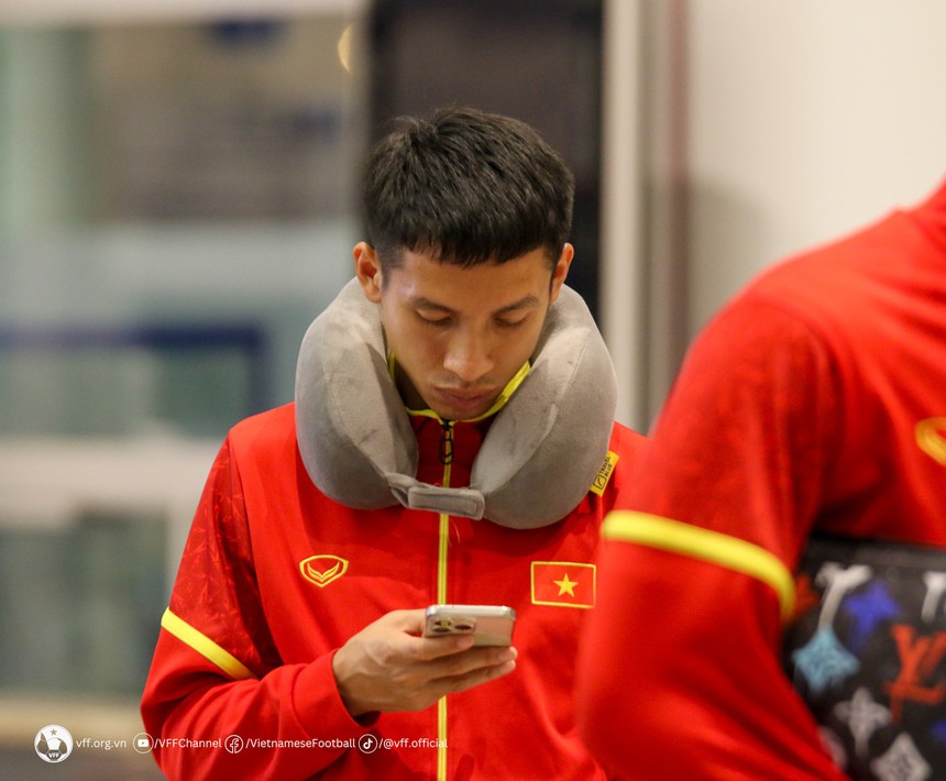 Đội tuyển Việt Nam rạng rỡ về nước sau trận thắng Philippines - Ảnh 10. Đội tuyển Việt Nam rạng rỡ về nước sau trận thắng Philippines - Ảnh 10.