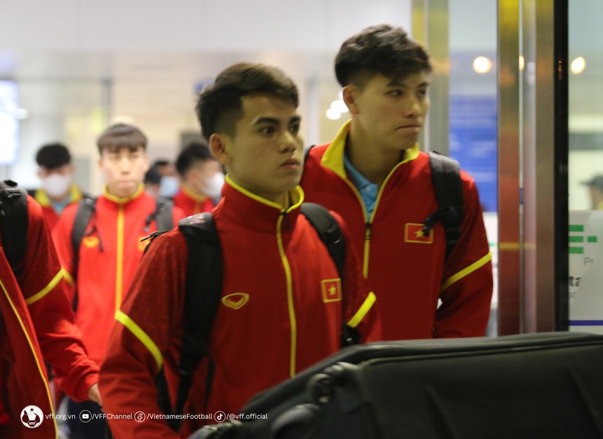 Đội tuyển Việt Nam rạng rỡ về nước sau trận thắng Philippines - Ảnh 3. Đội tuyển Việt Nam rạng rỡ về nước sau trận thắng Philippines - Ảnh 3.