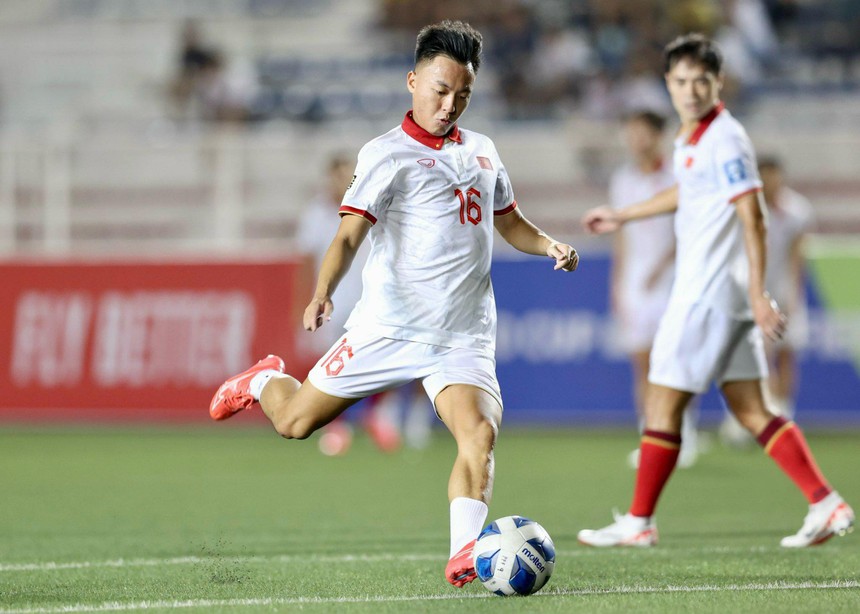 Trò "cưng" HLV Troussier đối đầu với ngôi sao lớn Iraq - Ảnh 2. Trò "cưng" HLV Troussier đối đầu với ngôi sao lớn Iraq - Ảnh 2.