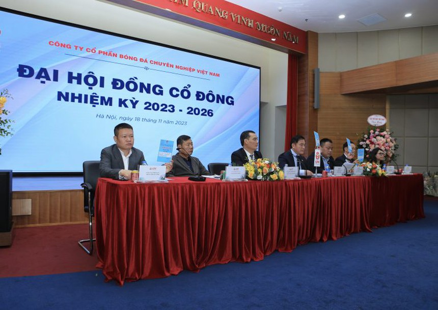 Tin nóng bóng đá Việt sáng 19/11: HLV Troussier siết chặt kỷ luật, HLV Gong gặp khó khăn đầu tiên tại CAHN - Ảnh 5.