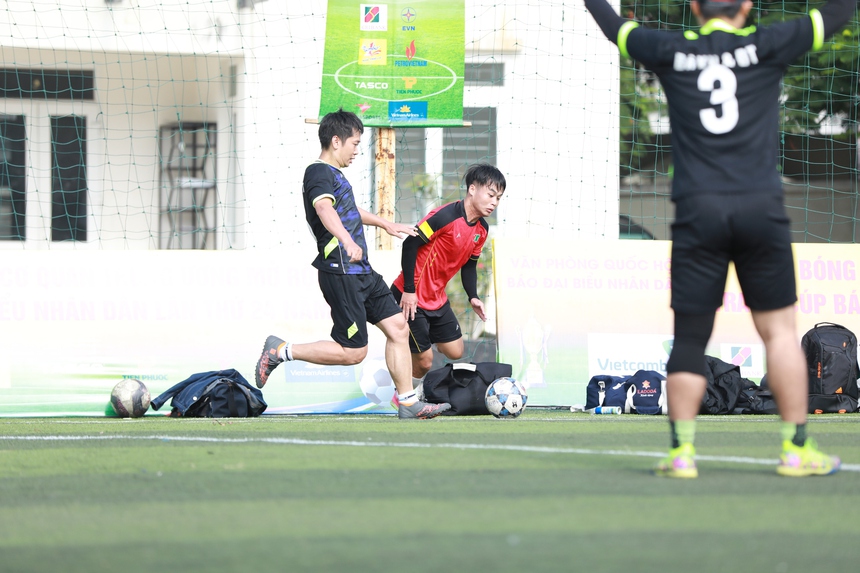 VTV và Vietnam Airlines tranh ngôi vô địch giải bóng đá Cúp Báo Đại biểu Nhân dân 2023 - Ảnh 2.