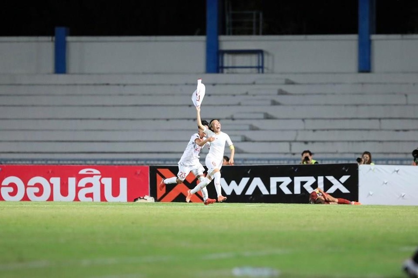 Khiến ĐT Việt Nam phải đá với 10 người ở chung kết, Huỳnh Như nhận lời dạy dỗ quý báu từ HLV Mai Đức Chung và - Ảnh 3. Khiến ĐT Việt Nam phải đá với 10 người ở chung kết, Huỳnh Như nhận lời dạy dỗ quý báu từ HLV Mai Đức Chung và - Ảnh 3.