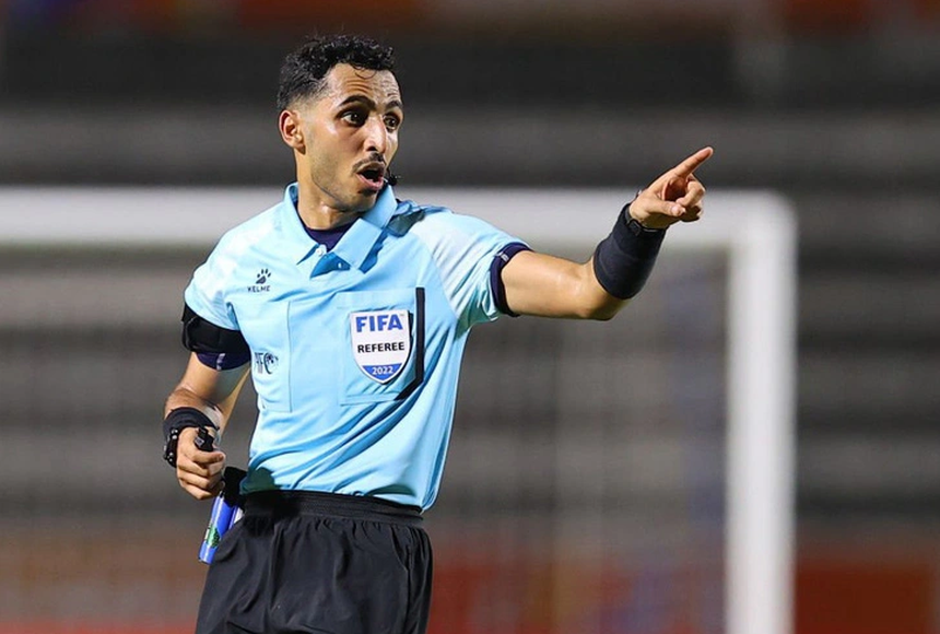 Trọng tài Al Marri Abdulla điều khiển trận đấu giữa tuyển Việt Nam và Iraq trên sân Mỹ Đình ngày 21/11/2023 ở vòng loại World Cup 2026