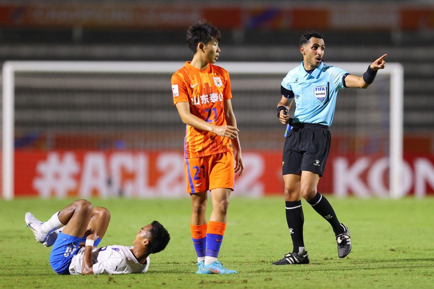 Tin nóng bóng đá Việt tối 2/11: Tổ trọng tài ở trận Việt Nam vs Iraq, CLB Viettel và CLB TP.HCM bị phạt - Ảnh 2. Tin nóng bóng đá Việt tối 2/11: Tổ trọng tài ở trận Việt Nam vs Iraq, CLB Viettel và CLB TP.HCM bị phạt - Ảnh 2.