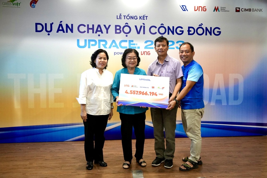 Hoa hậu Thu Thủy, Chi Pu cùng chung tay gây quỹ gần 7 tỷ đồng - Ảnh 2. Hoa hậu Thu Thủy, Chi Pu cùng chung tay gây quỹ gần 7 tỷ đồng - Ảnh 2.