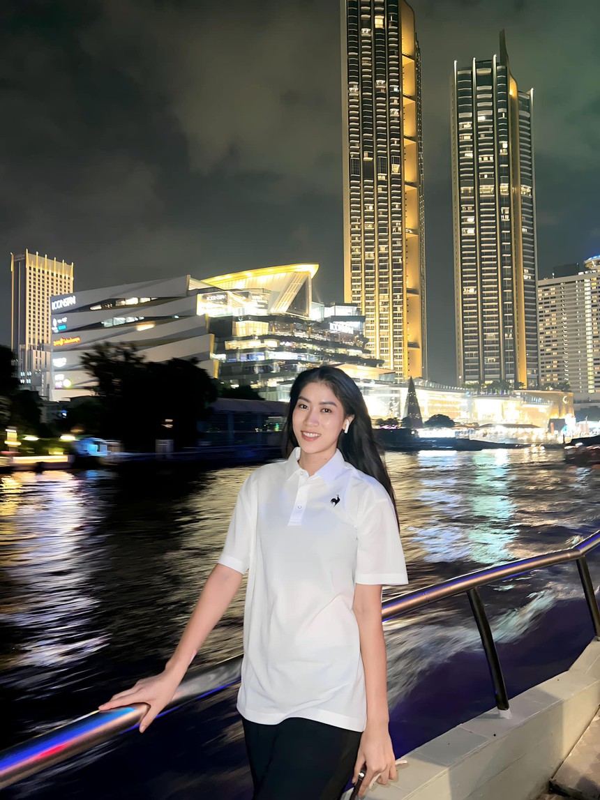 Ngây ngất trước nhan sắc của hoa khôi giải bóng chuyền VĐQG 2023 Hoàng Thị Kiều Trinh - Ảnh 4.