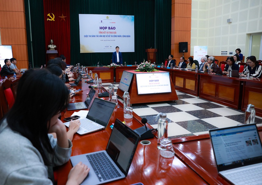 Báo Lao động trao giải Cuộc thi sáng tác văn học về đề tài công nhân, công đoàn - Ảnh 1. Báo Lao động trao giải Cuộc thi sáng tác văn học về đề tài công nhân, công đoàn - Ảnh 1.