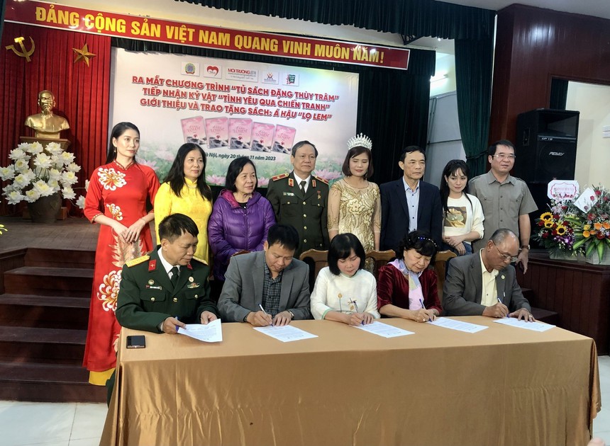 Trao tặng 'Tủ sách Đặng Thùy Trâm' cho trường học, bệnh viện trên toàn quốc - Ảnh 2.