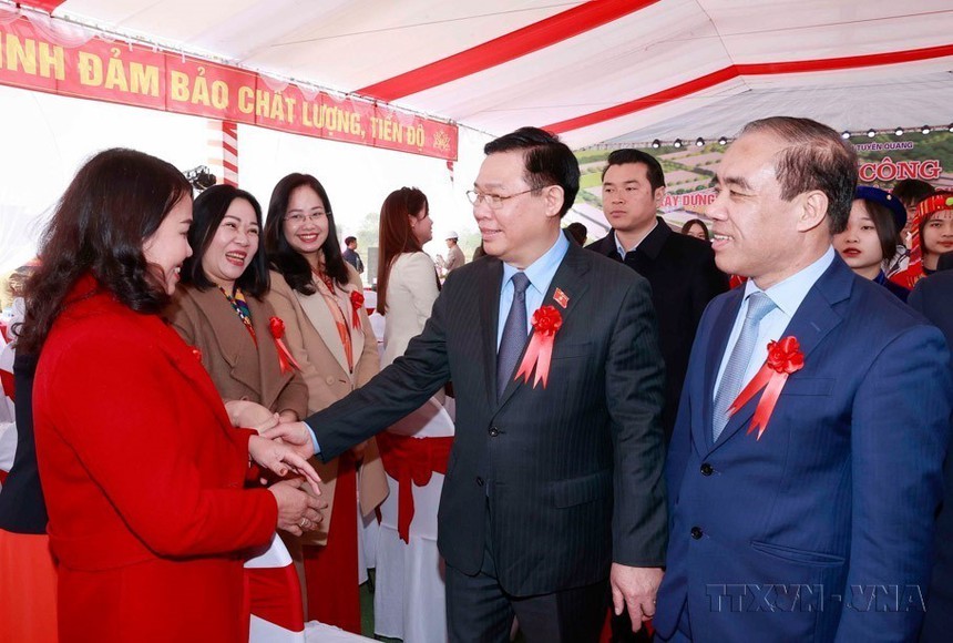 Mãi khắc ghi công ơn thầy cô - những người 'đưa đò' thầm lặng - Ảnh 2.