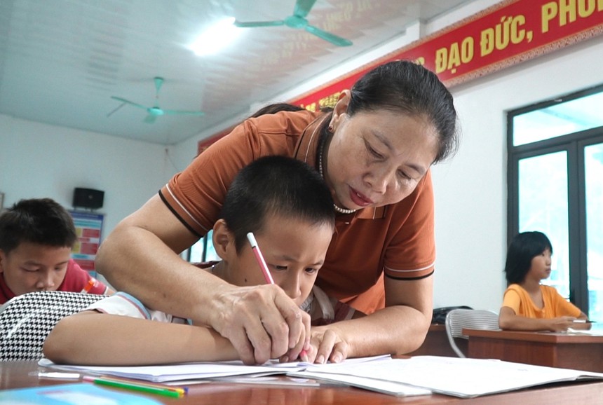 Mãi khắc ghi công ơn thầy cô - những người 'đưa đò' thầm lặng - Ảnh 7.