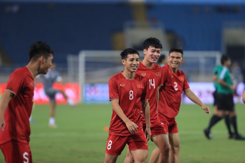 TRỰC TIẾP bóng đá Việt Nam vs Iraq (0-0): Quế Ngọc Hải trở lại, Văn Toàn đá chính - Ảnh 4. TRỰC TIẾP bóng đá Việt Nam vs Iraq (0-0): Quế Ngọc Hải trở lại, Văn Toàn đá chính - Ảnh 4.