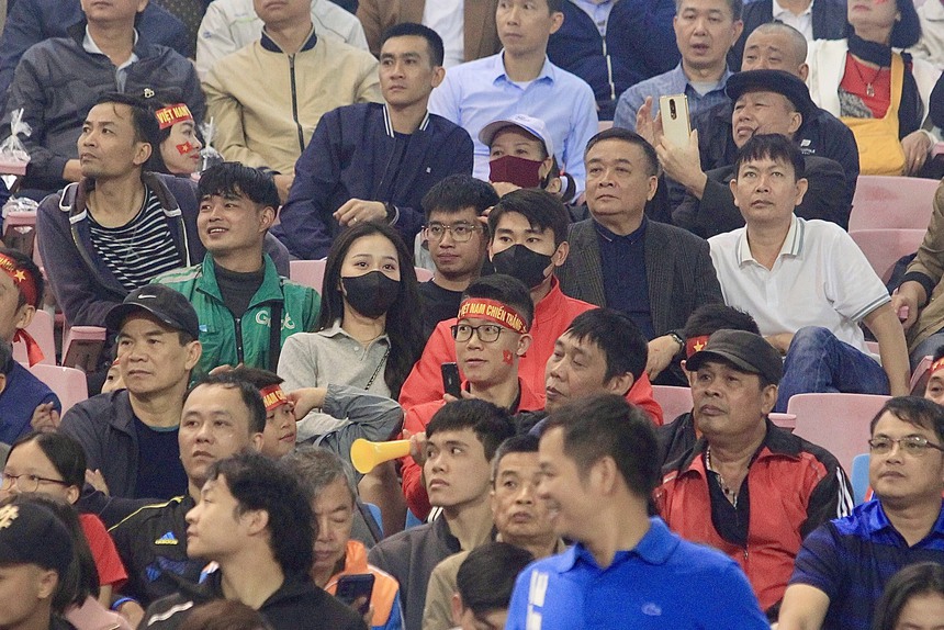 Bùi Tiến Dũng thể hiện tình cảm với gia đình, sau khi HLV Troussier không đăng ký thi đấu với Iraq - Ảnh 6.