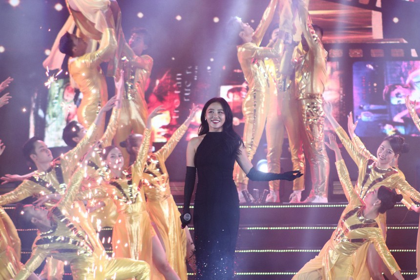 Phó Thủ tướng Trần Hồng Hà đánh cồng khai mạc Liên hoan phim Việt Nam lần thứ XXIII - Ảnh 7.