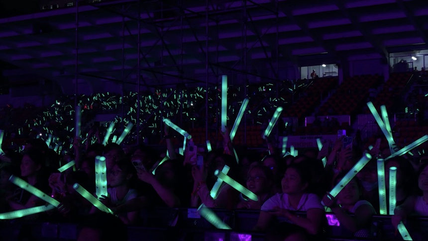 Westlife xin lỗi khán giả vì sợ trời mưa  - Ảnh 9.