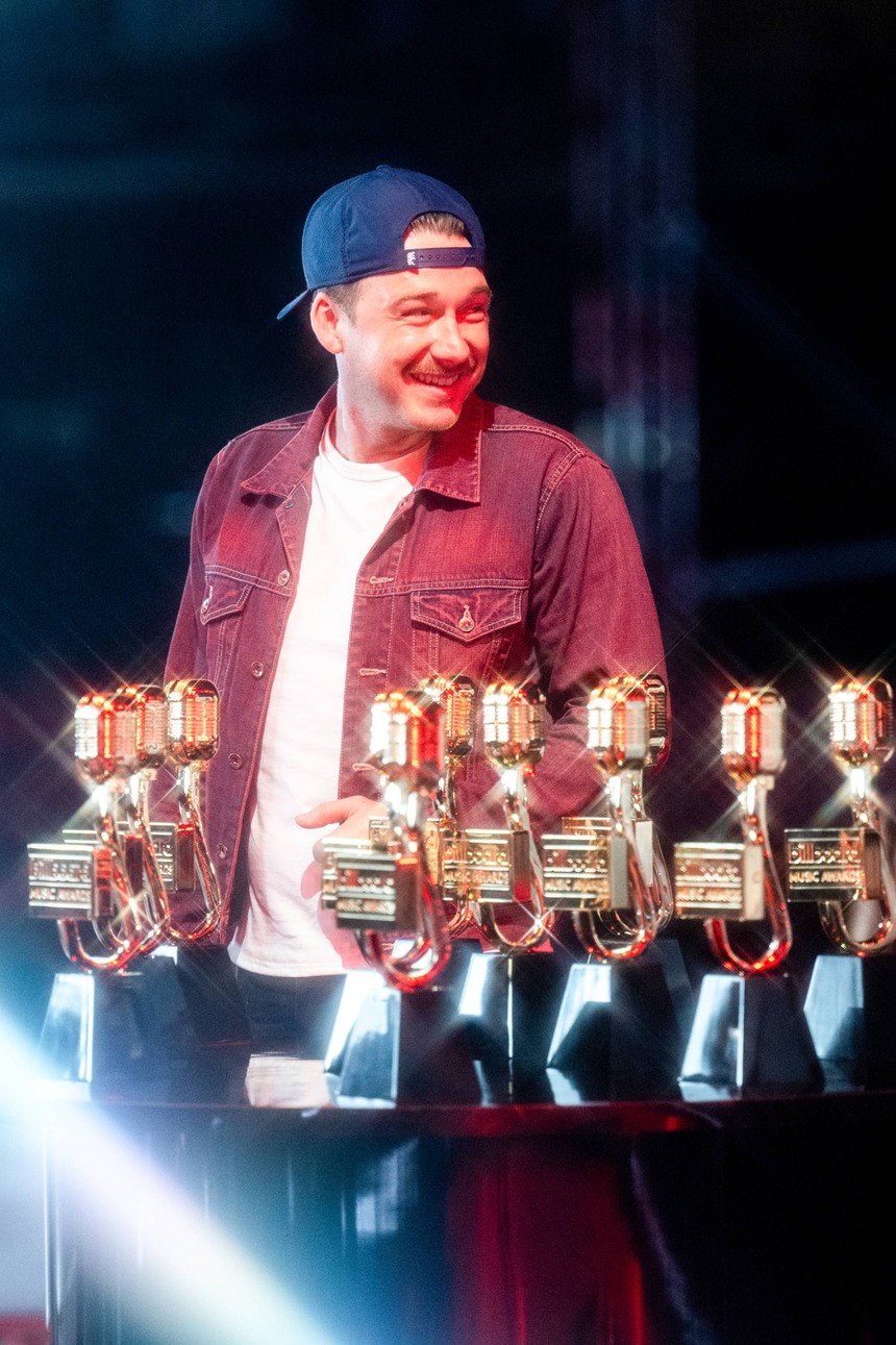 Đại thắng ở giải Billboard, Morgan Wallen lại 'ngáng đường' Taylor Swift - Ảnh 1.