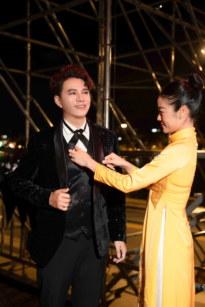 Phí Linh thấy an tâm và thăng hoa khi dẫn chương trình cùng Vũ Mạnh Cường - Ảnh 2.