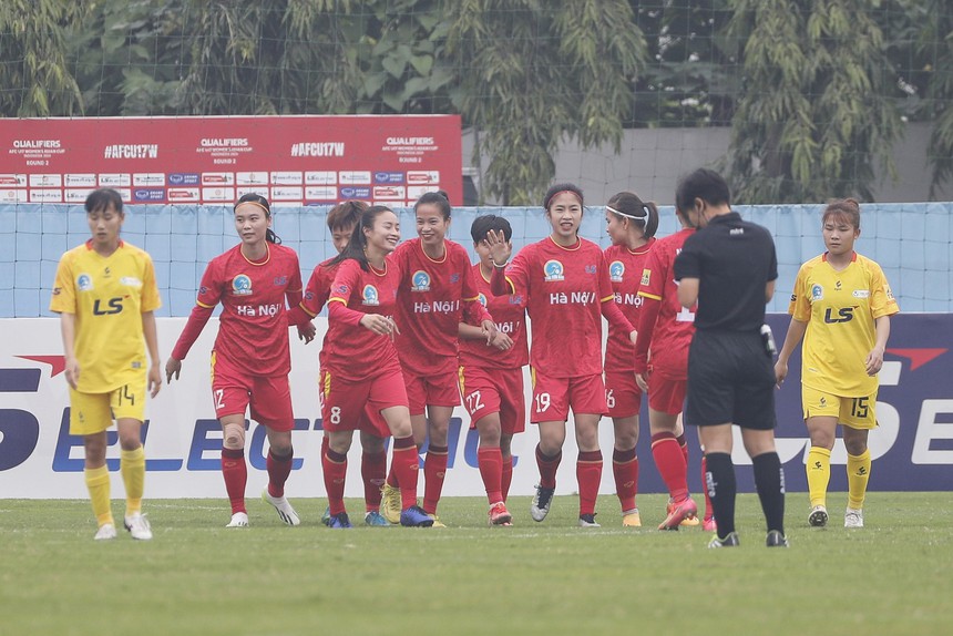 "Kante Hà Nam" giúp đội nhà bứt phá ở giải vô địch quốc gia - Ảnh 3. "Kante Hà Nam" giúp đội nhà bứt phá ở giải vô địch quốc gia - Ảnh 3.