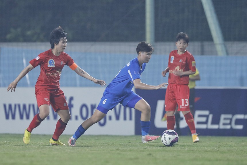 "Kante Hà Nam" giúp đội nhà bứt phá ở giải vô địch quốc gia - Ảnh 2. "Kante Hà Nam" giúp đội nhà bứt phá ở giải vô địch quốc gia - Ảnh 2.