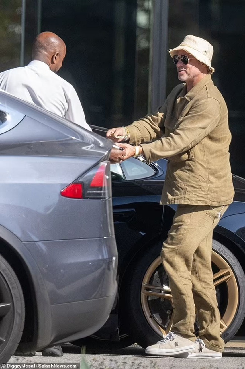 Bạn bè tiết lộ Brad Pitt thấy đau đớn khi bị các con nuôi ghẻ lạnh - Ảnh 9.