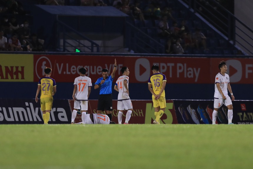 Link xem trực tiếp bóng đá Bình Dương vs Hà Nội (0-1), đá bù vòng 1 V-League: Tuấn Hải lập siêu phẩm giữa sân - Ảnh 4. Link xem trực tiếp bóng đá Bình Dương vs Hà Nội (0-1), đá bù vòng 1 V-League: Tuấn Hải lập siêu phẩm giữa sân - Ảnh 4.