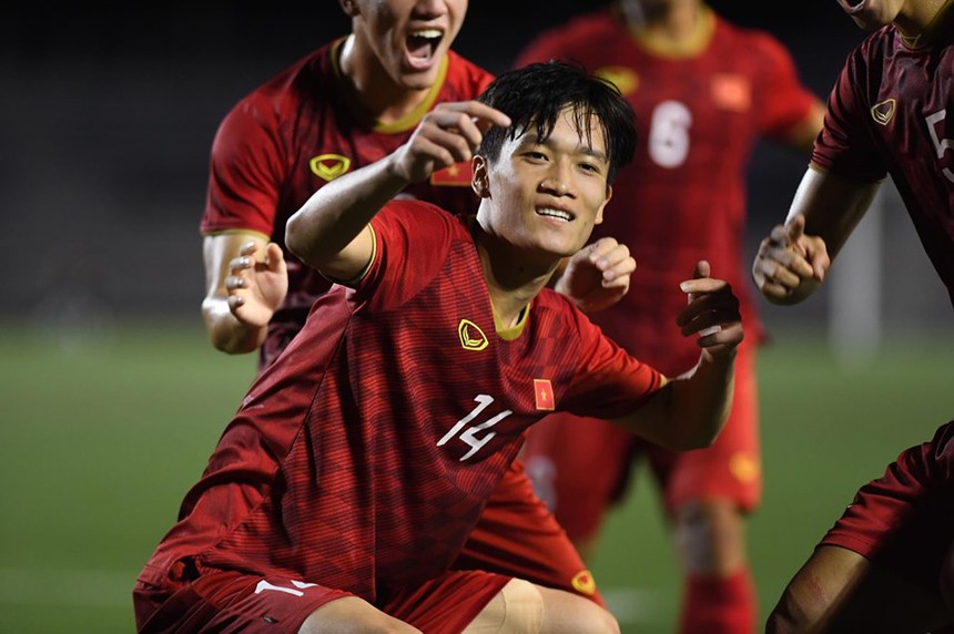 Hoàng Đức 'nhảy múa' trước Thái Lan, ĐT Việt Nam vẫn khác biệt khi có Quả bóng vàng trên sân - Ảnh 3.