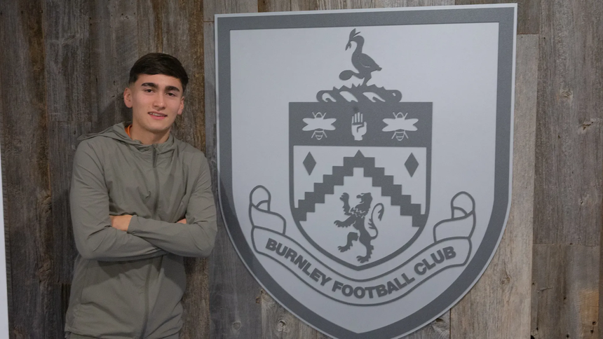 Cầu thủ Việt xuất hiện trên trang chủ CLB Ngoại hạng Anh, mang tin vui cho HLV Troussier - Ảnh 3. Cầu thủ Việt xuất hiện trên trang chủ CLB Ngoại hạng Anh, mang tin vui cho HLV Troussier - Ảnh 3.