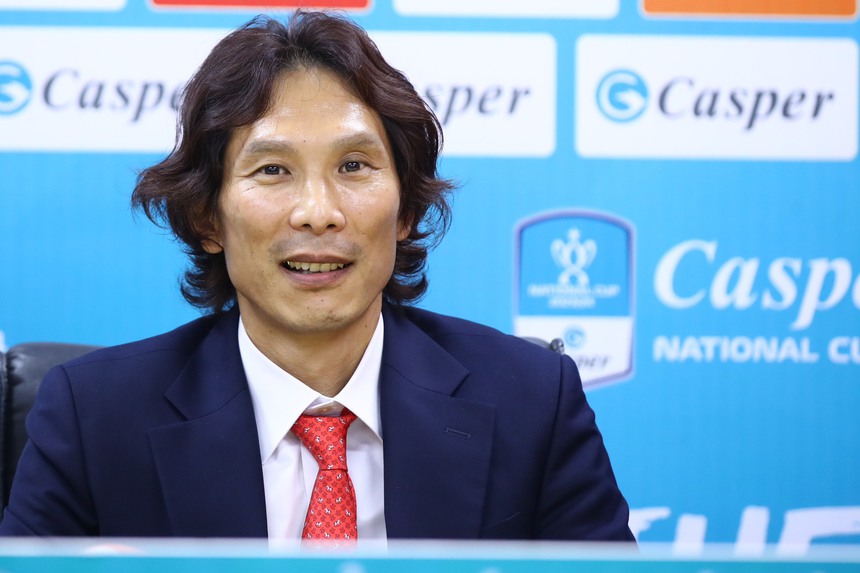 HLV Gong Oh Kyun họp bàn với lãnh đạo CLB CAHN, nhân sự sẽ có biến động - Ảnh 2.