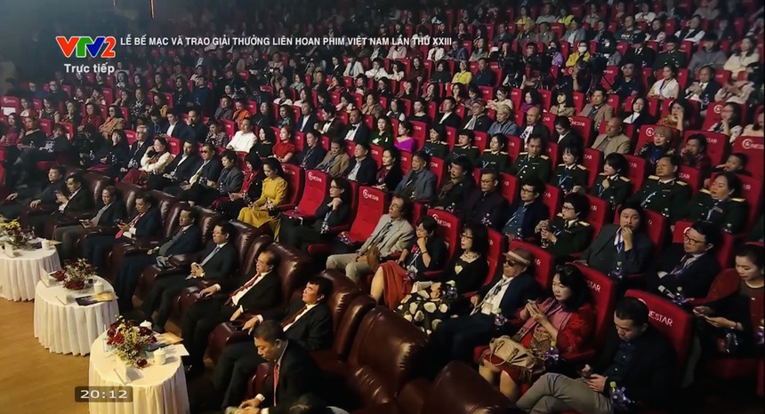 LHP Việt Nam lần thứ XXIII: 'Tro tàn rực rỡ' của đạo diễn Bùi Thạc Chuyên thắng lớn - Ảnh 1.