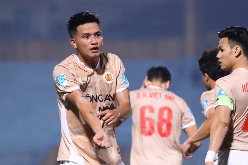 TRỰC TIẾP bóng đá CAHN vs HAGL (1-1): Ngọc Quang mở tỷ số, Ngọc Thắng gỡ hòa - Ảnh 3. TRỰC TIẾP bóng đá CAHN vs HAGL (1-1): Ngọc Quang mở tỷ số, Ngọc Thắng gỡ hòa - Ảnh 3.