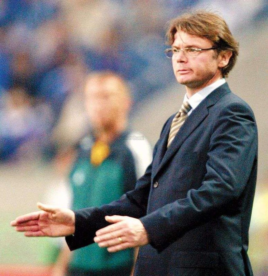 Tin vào sao trẻ, HLV Troussier chứng kiến 2 bàn phản lưới nhà khó tin và kỳ World Cup sóng gió với 2 cầu thủ bị đuổi về nhà - Ảnh 4.