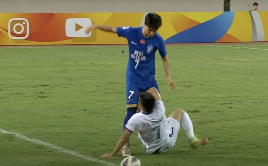 Tin nóng bóng đá Việt tối 25/11: HLV Troussier tặng quà cho học trò, Tuấn Hải được HLV đối thủ khen ngợi - Ảnh 6.