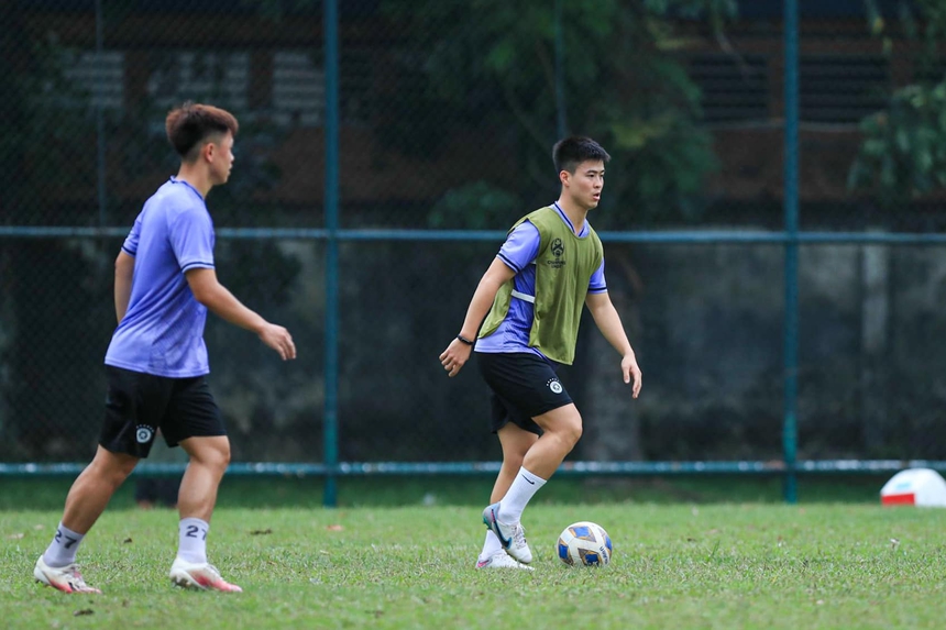 Tin nóng bóng đá Việt sáng 26/11: HLV Kiatisuk từ chối nói về HLV Gong, Công Phượng có thể về Việt Nam - Ảnh 6.